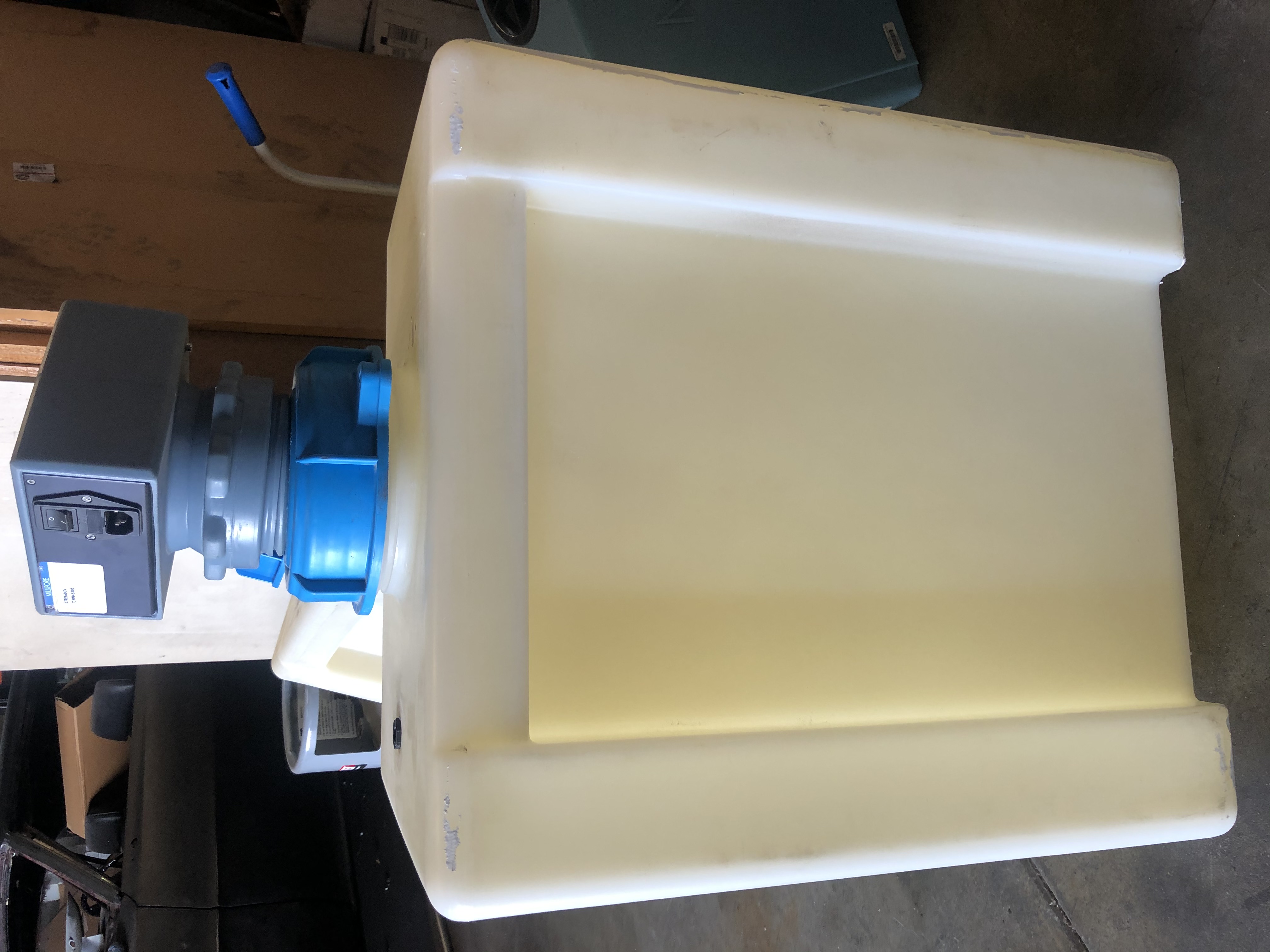 ZFRE00090/ZFRES60UV-LIKE NEW - Storage Tank/Sanitation Module ZFRE00090/ZFRES60UV-LIKE NEW - Storage Tank/Sanitation Module
